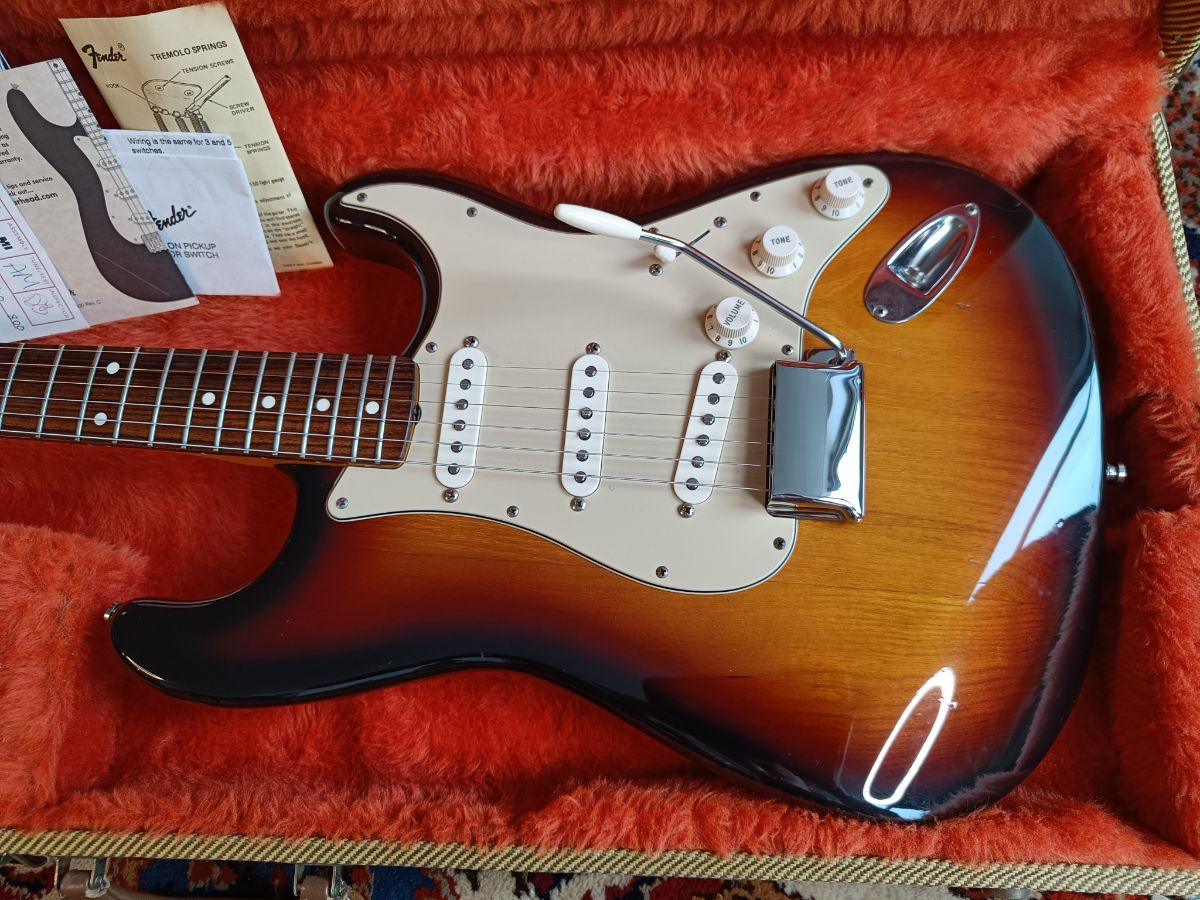 Fender American Vintage '62 Stratocaster 2005 3-Color Sunburst