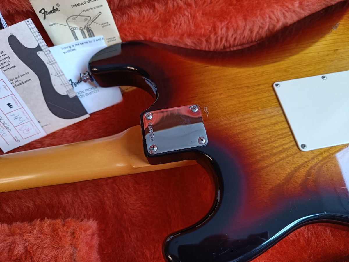 Fender American Vintage '62 Stratocaster 2005 3-Color Sunburst