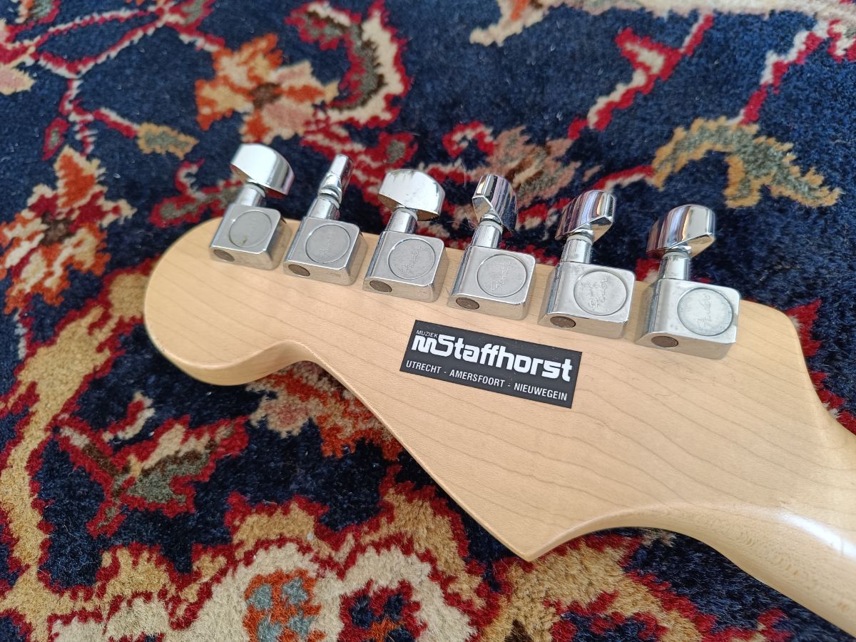 Fender Standard Stratocaster with Maple Fretboard 2001 Black