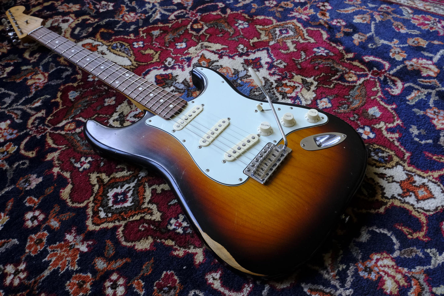 Fender Road Worn '60s Stratocaster 2018 3-Color Sunburst