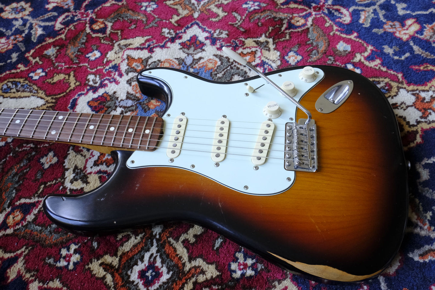 Fender Road Worn '60s Stratocaster 2018 3-Color Sunburst