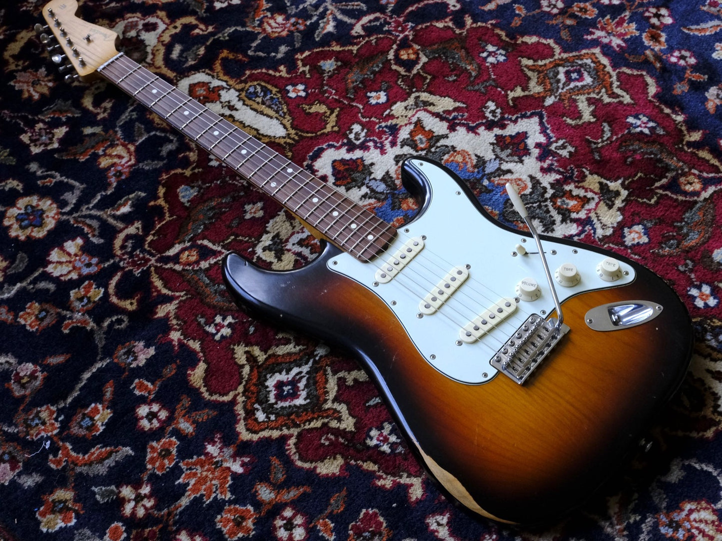 Fender Road Worn '60s Stratocaster 2018 3-Color Sunburst